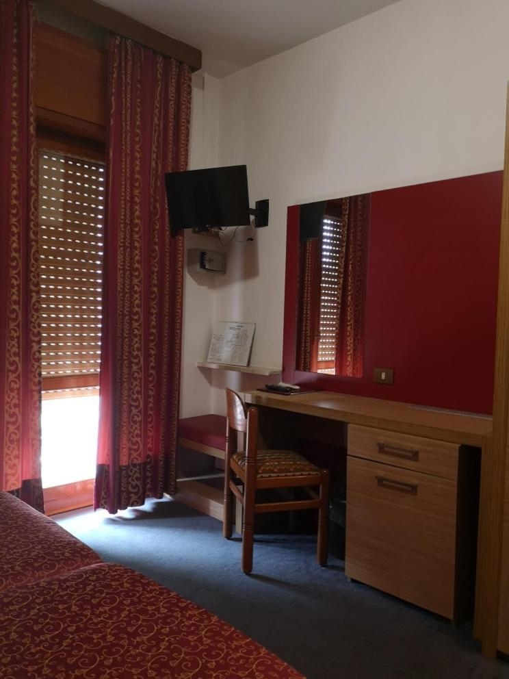 Hotel Alpi Malcesine Habitación foto
